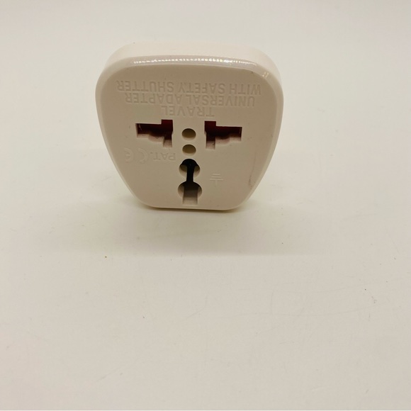 NWOT UK Travel Adapter US to UK/Ireland/Hong Kong/ Plug Adapter - Picture 7 of 8